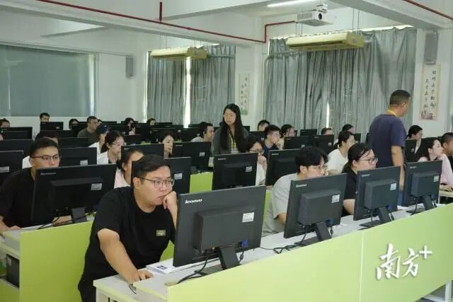 汕头考区2025年“法考”开考  南方+ 蔡沚彦 拍摄