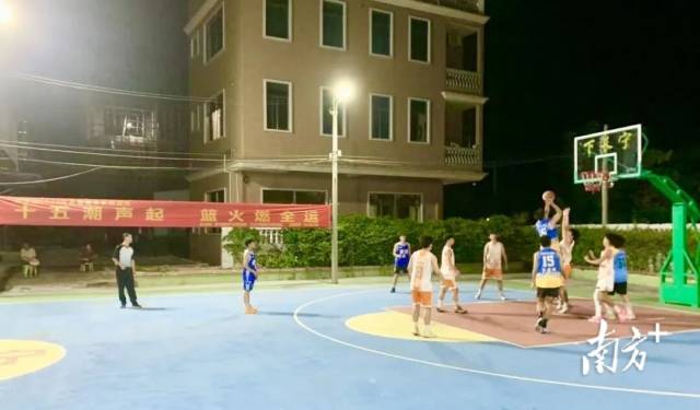 1  南方+ 张晓宜 拍摄