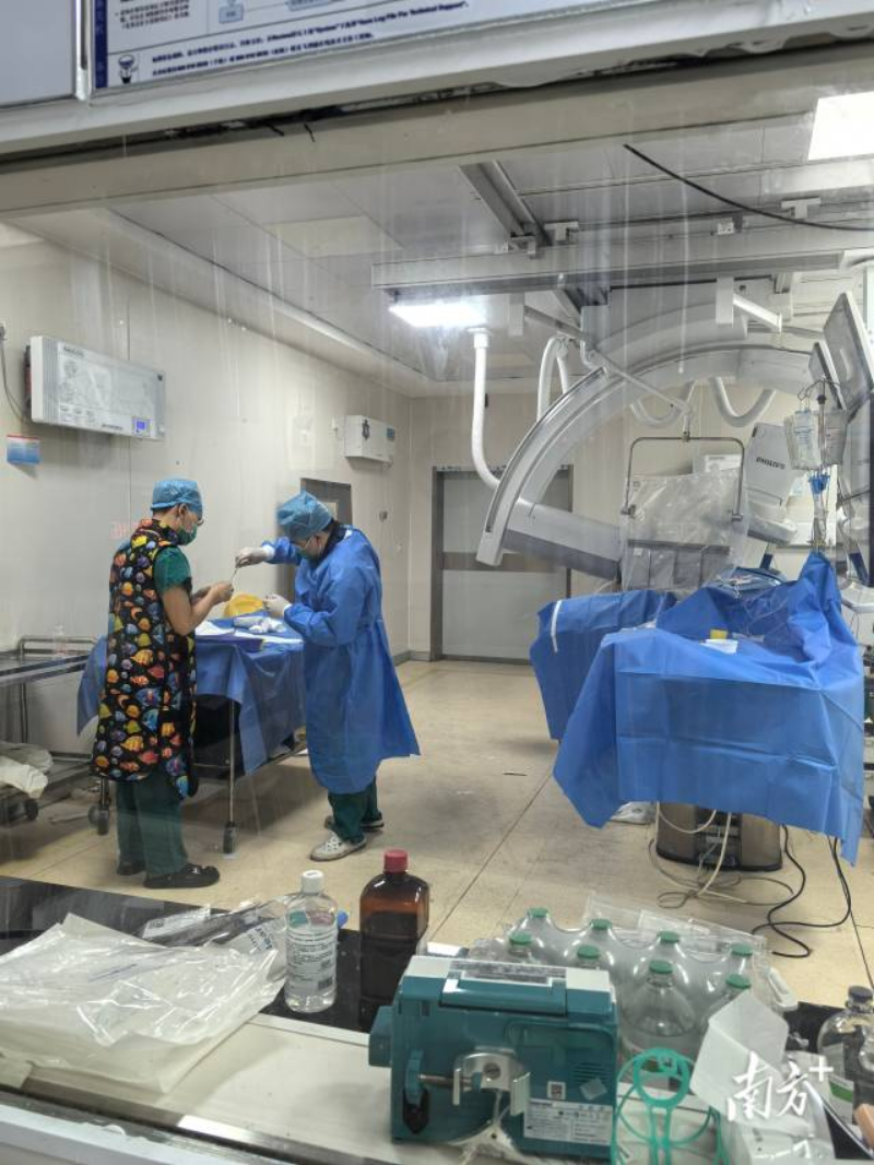 介入手术中。受访者供图