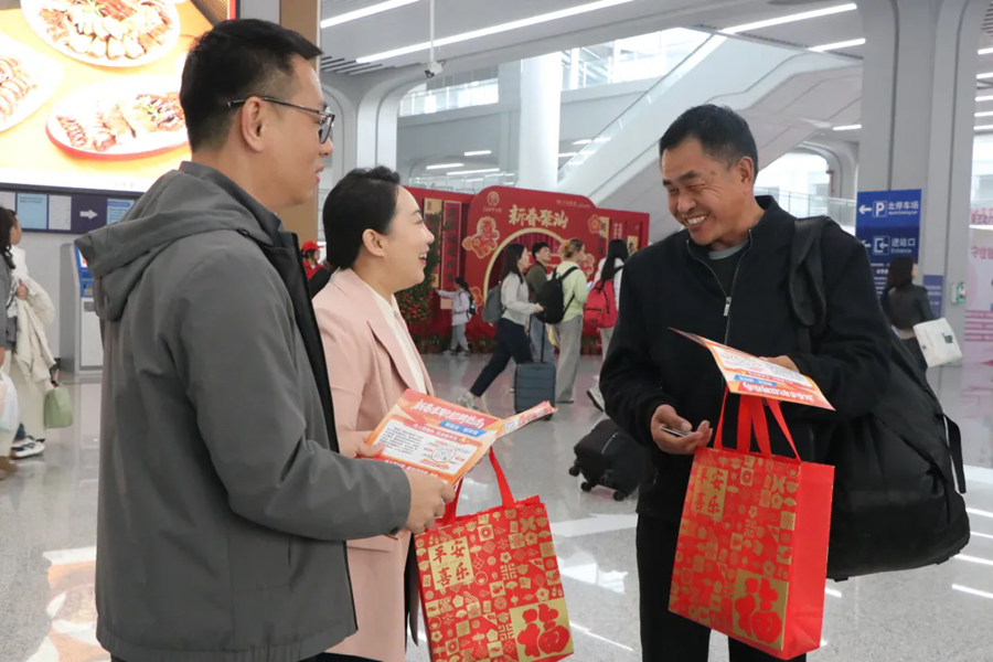 送工到岗稳就业 汕头市人社部门“点对点”接站让来汕劳动者返岗无忧