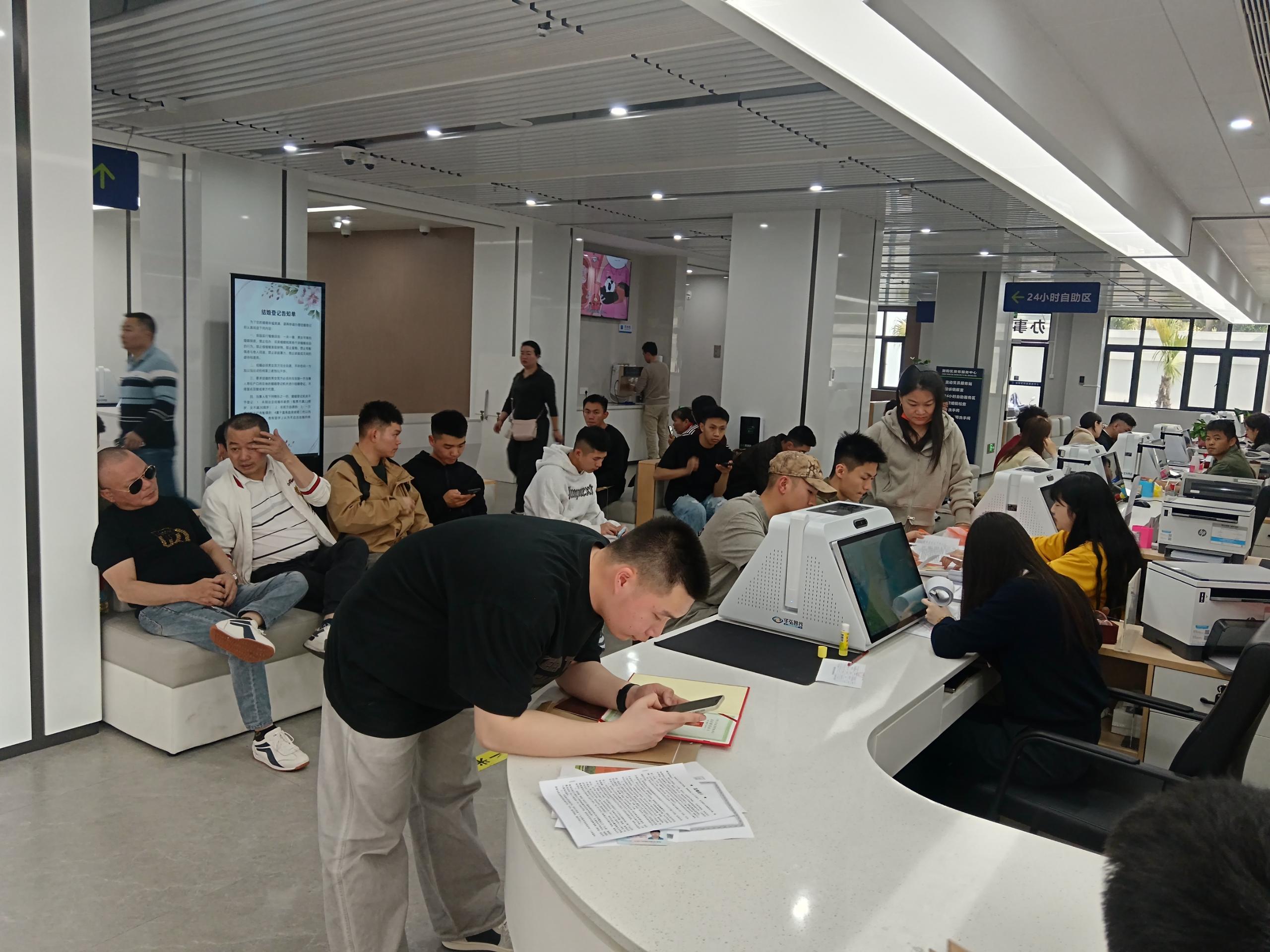 汕头市各区县开展2026年春季退役士兵返乡“一站式”报到服务