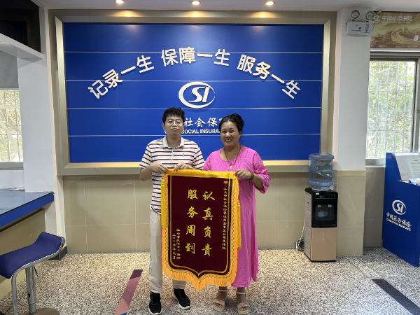 三、高梓旭获得锦旗照片.jpg