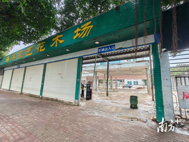 盘活闲置地块作为临时停车场。受访者 供图 盘活闲置地块作为临时停车场。受访者 供图