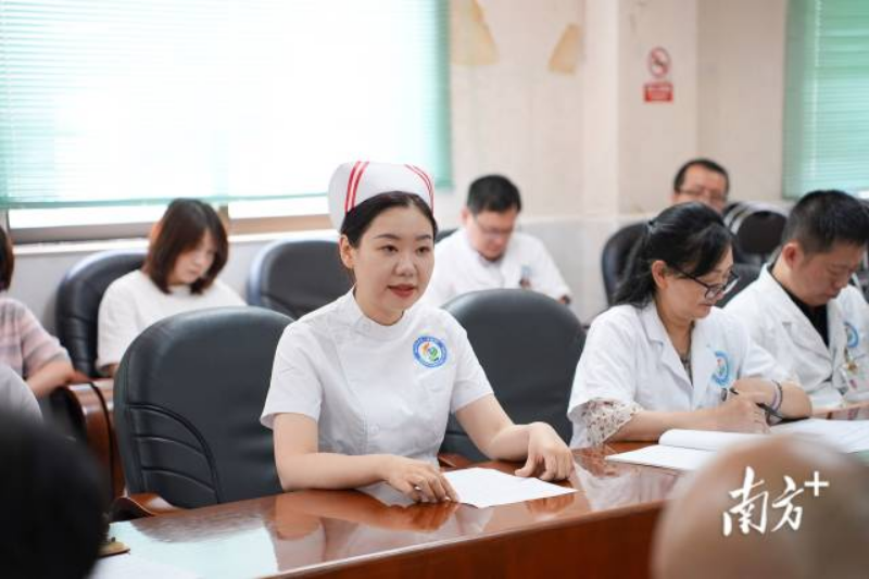 李丹 南方+ 彭深 拍摄
