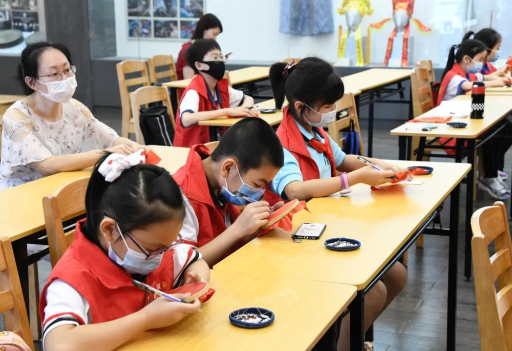 我是非遗小小传承人 传承非遗文化从少年开始