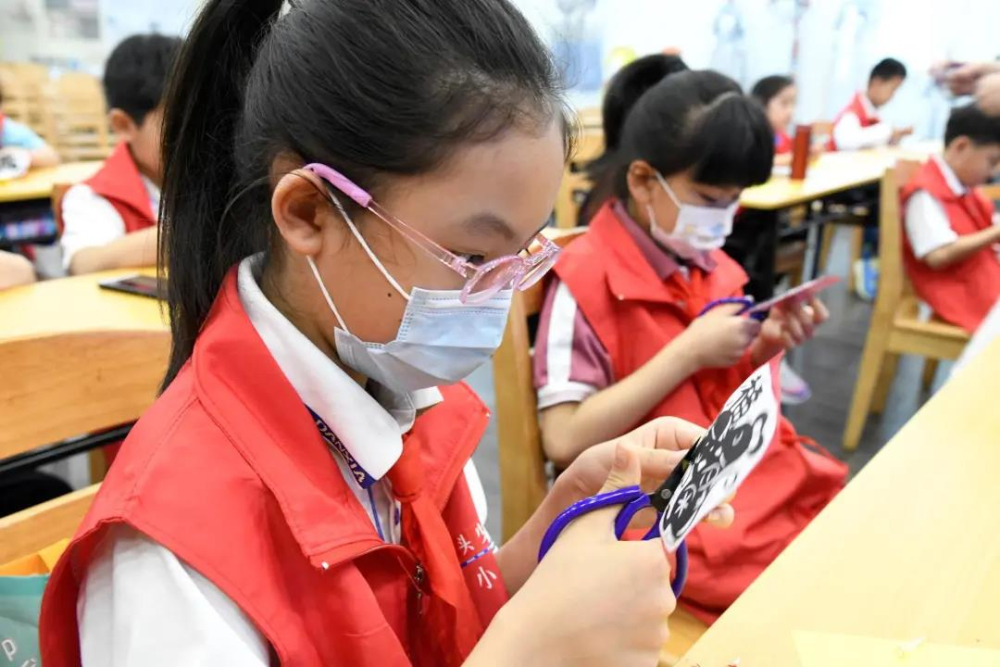 我是非遗小小传承人 传承非遗文化从少年开始
