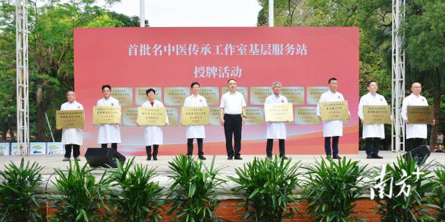 创新推行“双站联创”模式,组建27支中医名家团队常态化下沉乡镇。南方+ 彭深 拍摄 创新推行“双站联创”模式,组建27支中医名家团队常态化下沉乡镇。南方+ 彭深 拍摄