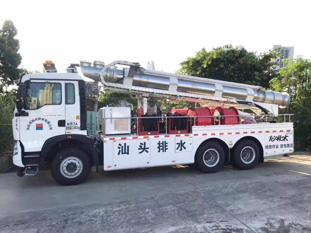 抽水量可达3000m06小时汕头龙吸水垂直式排水抢险车正式上岗