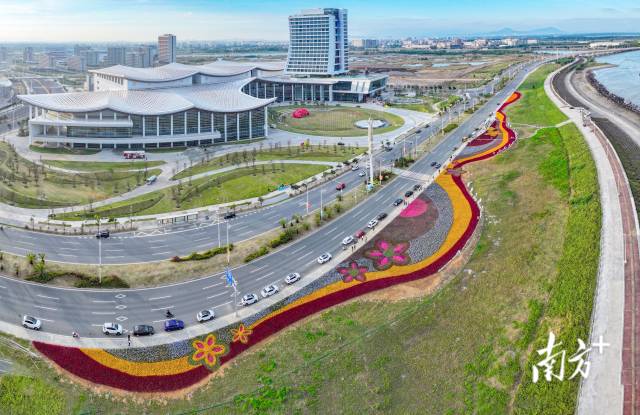 花境花海扮靓“两大盛会”主会场。汕头市城管局供图 花境花海扮靓“两大盛会”主会场。汕头市城管局供图