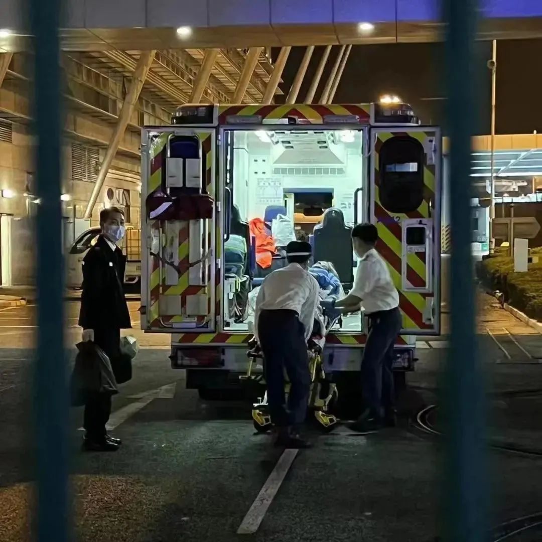 2023.01.15我为群众办实事｜濠江公安及时救助七旬老人 帮其返港治疗与寻亲3.jpg