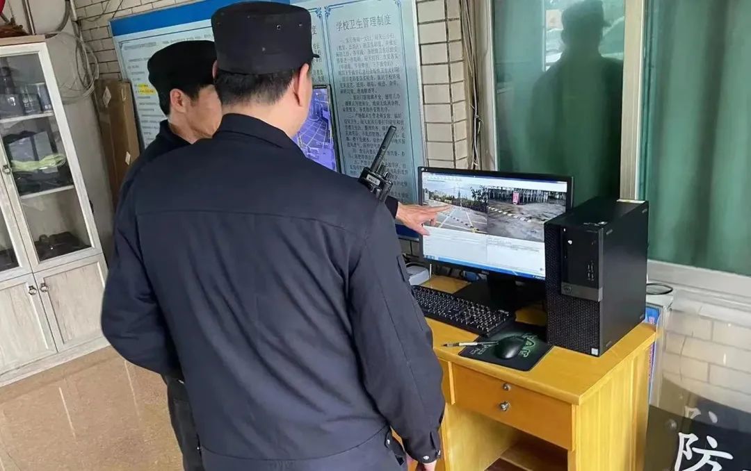 开学第一天｜汕头公安硬核“护学” 安全感拉满3.jpg