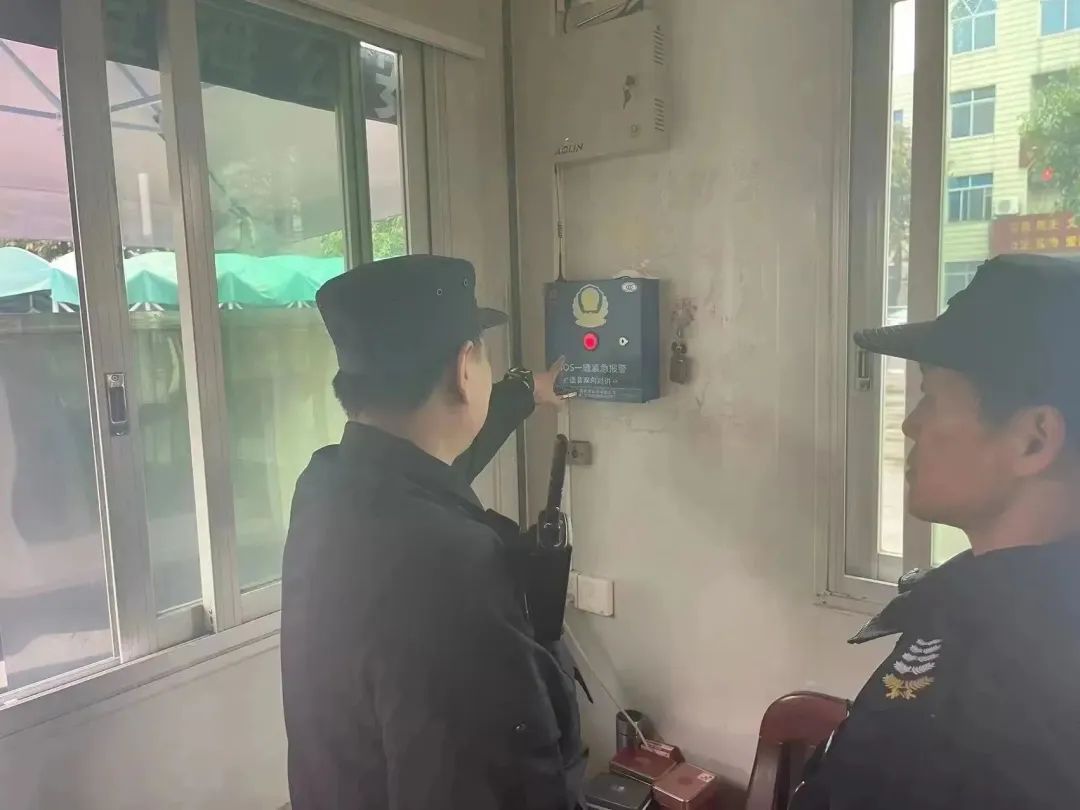 开学第一天｜汕头公安硬核“护学” 安全感拉满4.jpg