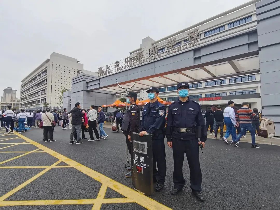 开学第一天｜汕头公安硬核“护学” 安全感拉满10.jpg