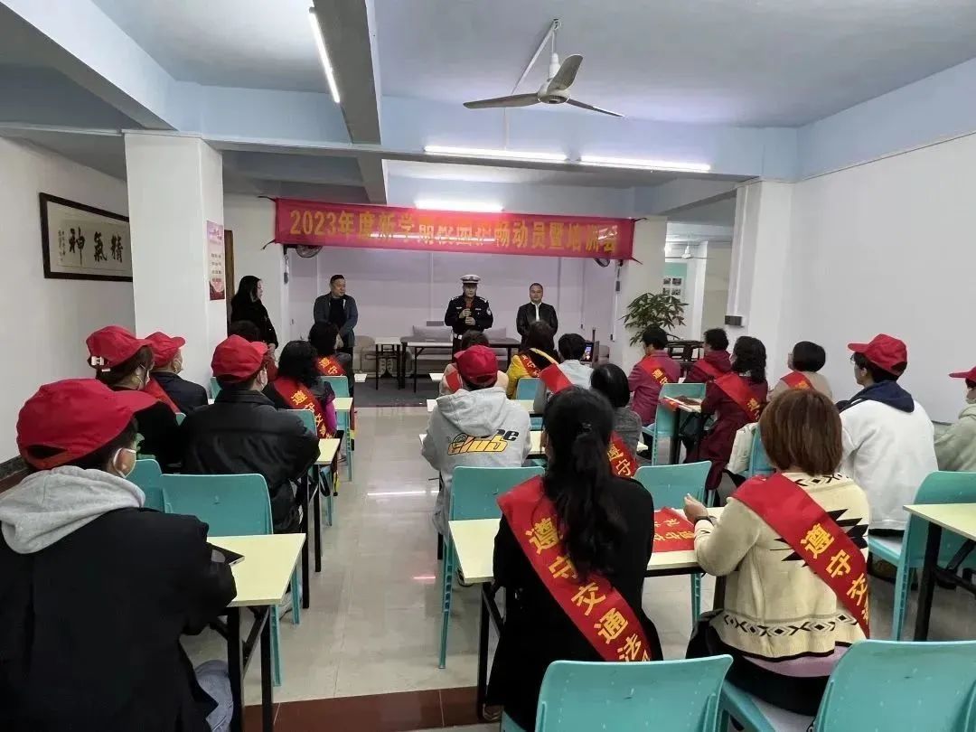 开学第一天｜汕头公安硬核“护学” 安全感拉满14.jpg