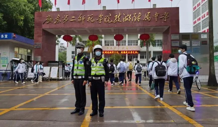 开学第一天｜汕头公安硬核“护学” 安全感拉满18.jpg