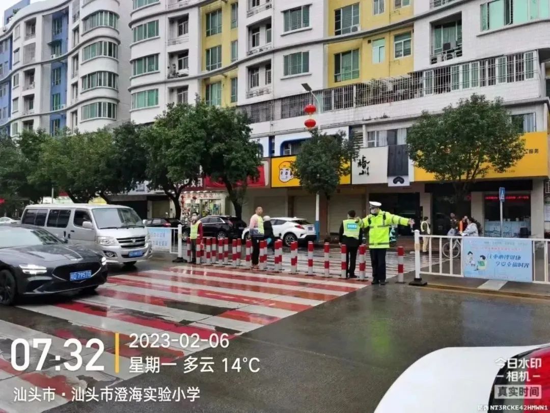 开学第一天｜汕头公安硬核“护学” 安全感拉满19.jpg