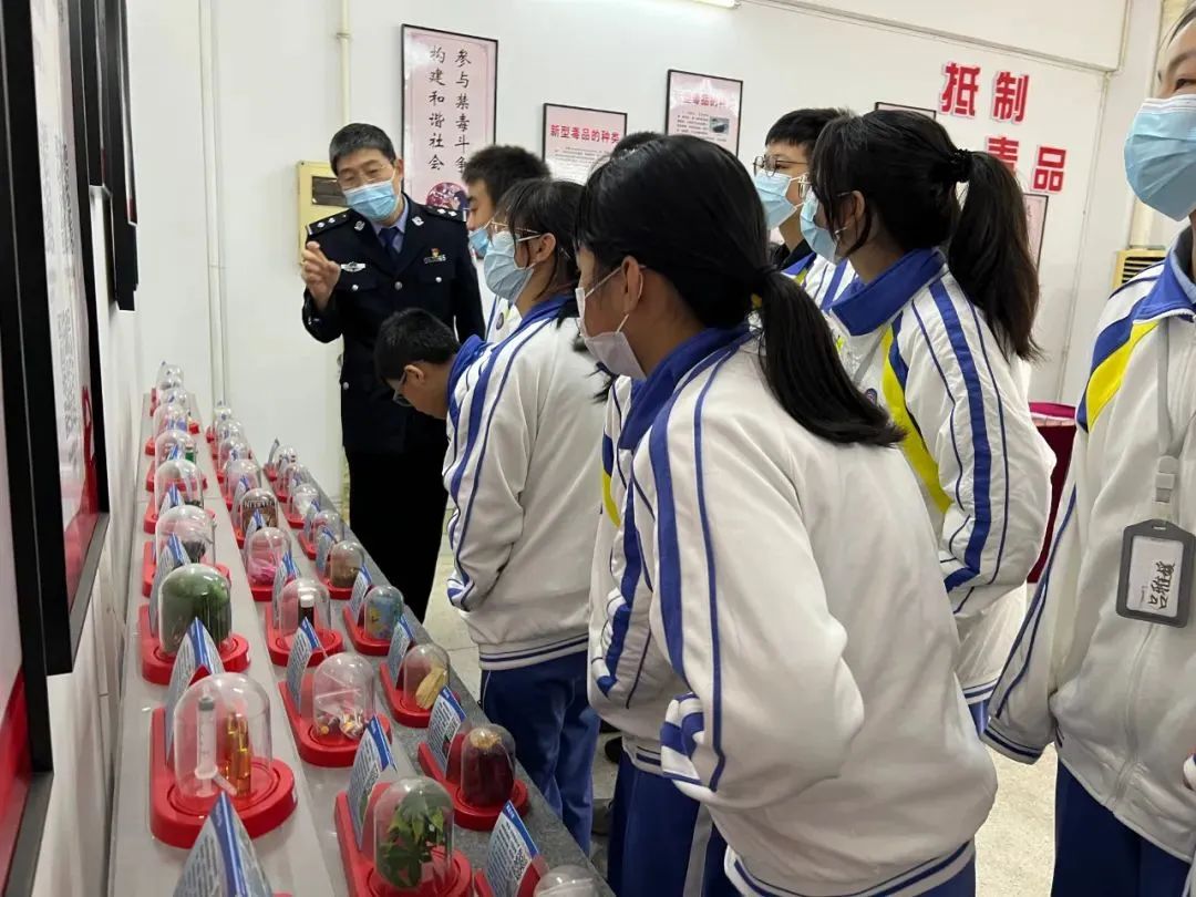 开学第一天｜汕头公安硬核“护学” 安全感拉满25.jpg