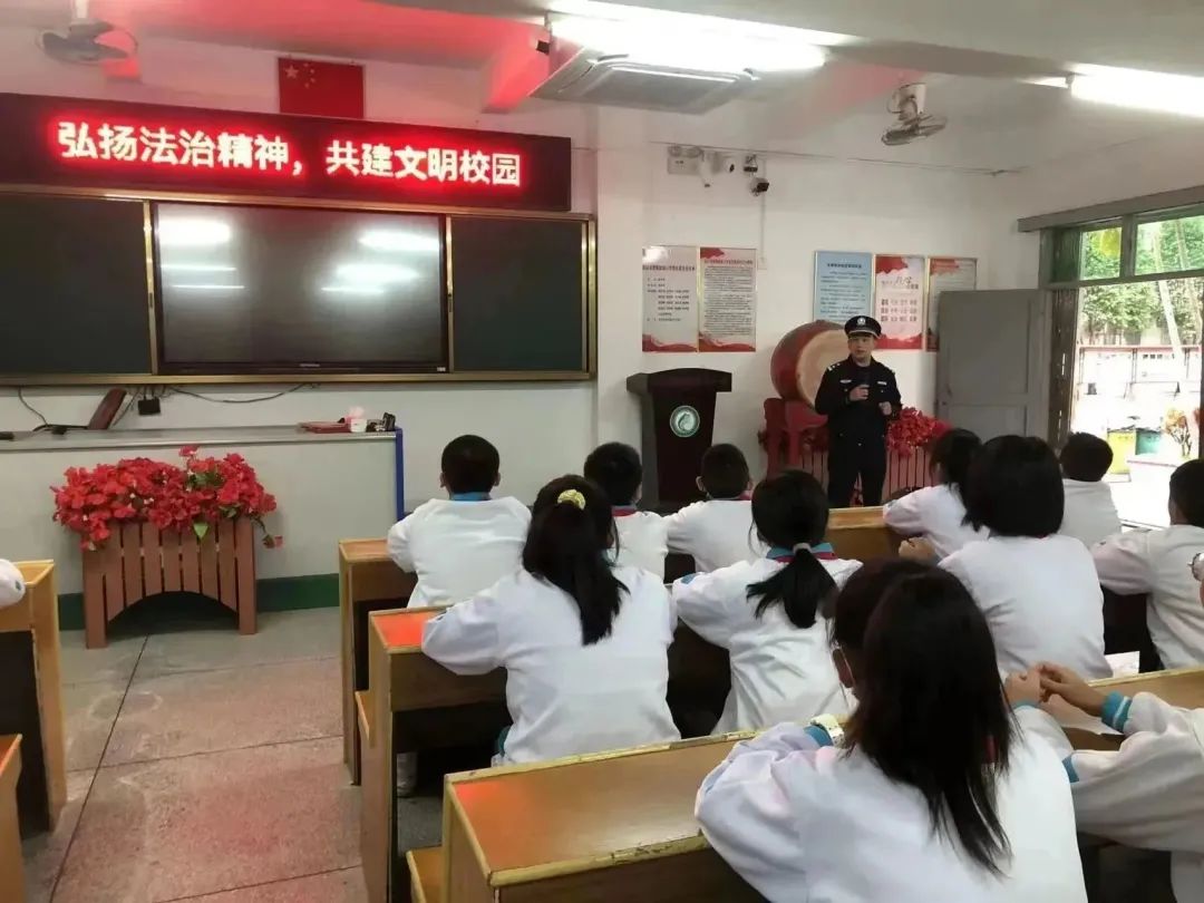 开学第一天｜汕头公安硬核“护学” 安全感拉满27.jpg