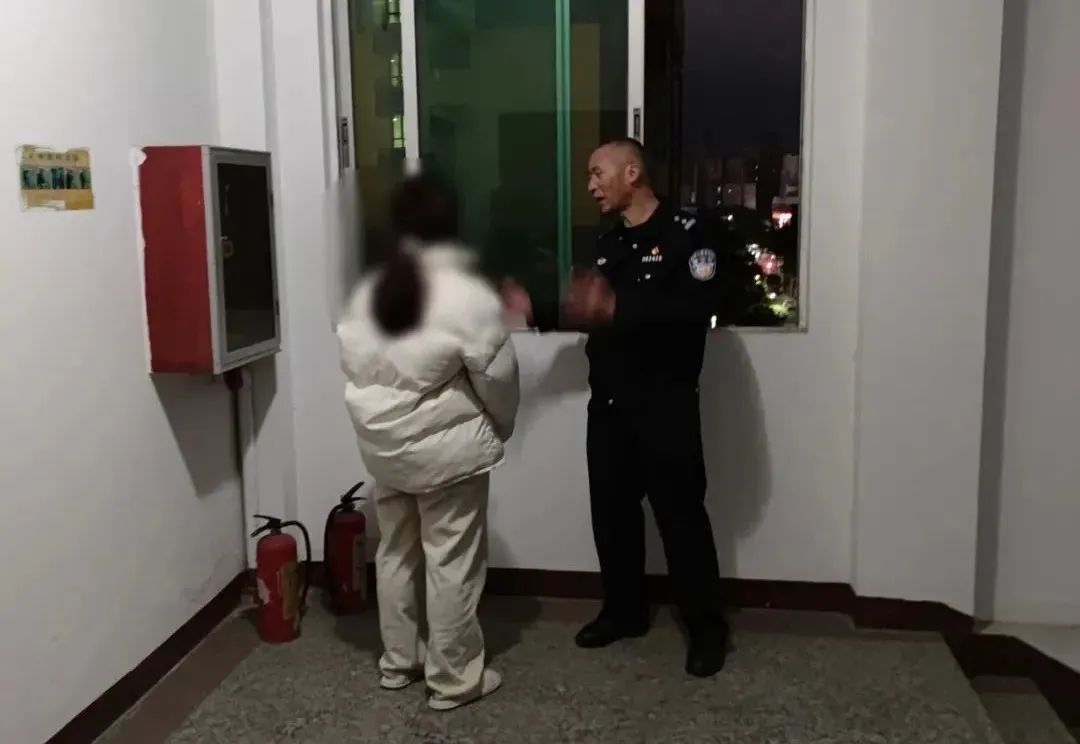 2023.02.16我为群众办实事|龙湖公安:90分钟暖心对话 民警成功救下轻生女子2.jpg