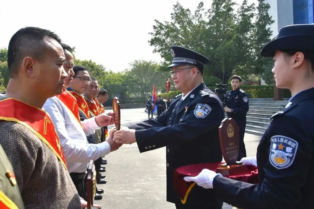 2023.03.09汕头市公安局举行全市公安机关民警荣休仪式暨新警班结业汇报演练3.jpg