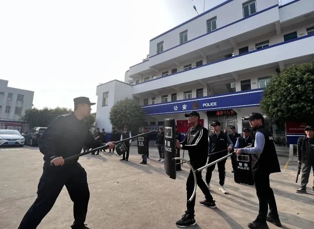 2023.03.10治安防控｜龙湖公安：新溪派出所组织开展警民联防演练2.jpg