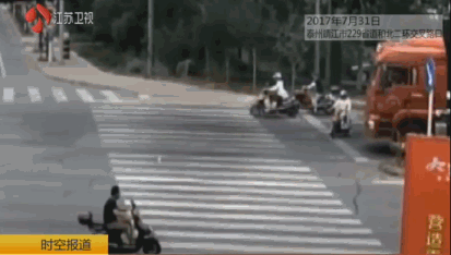 2023.03.17提升交通环境｜注意！远离大货车盲区！10.gif