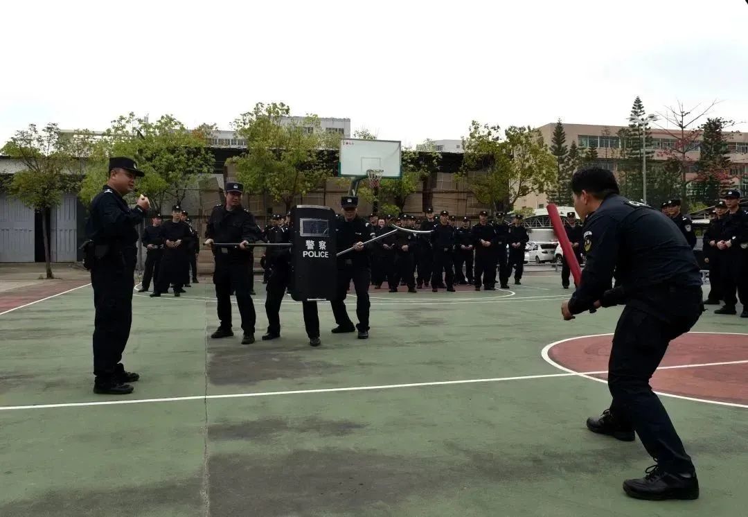 2023.03.22实战练兵｜汕头公安组织开展全市巡特警队伍“1、3、5分钟”快反圈执勤规范培训6.jpg