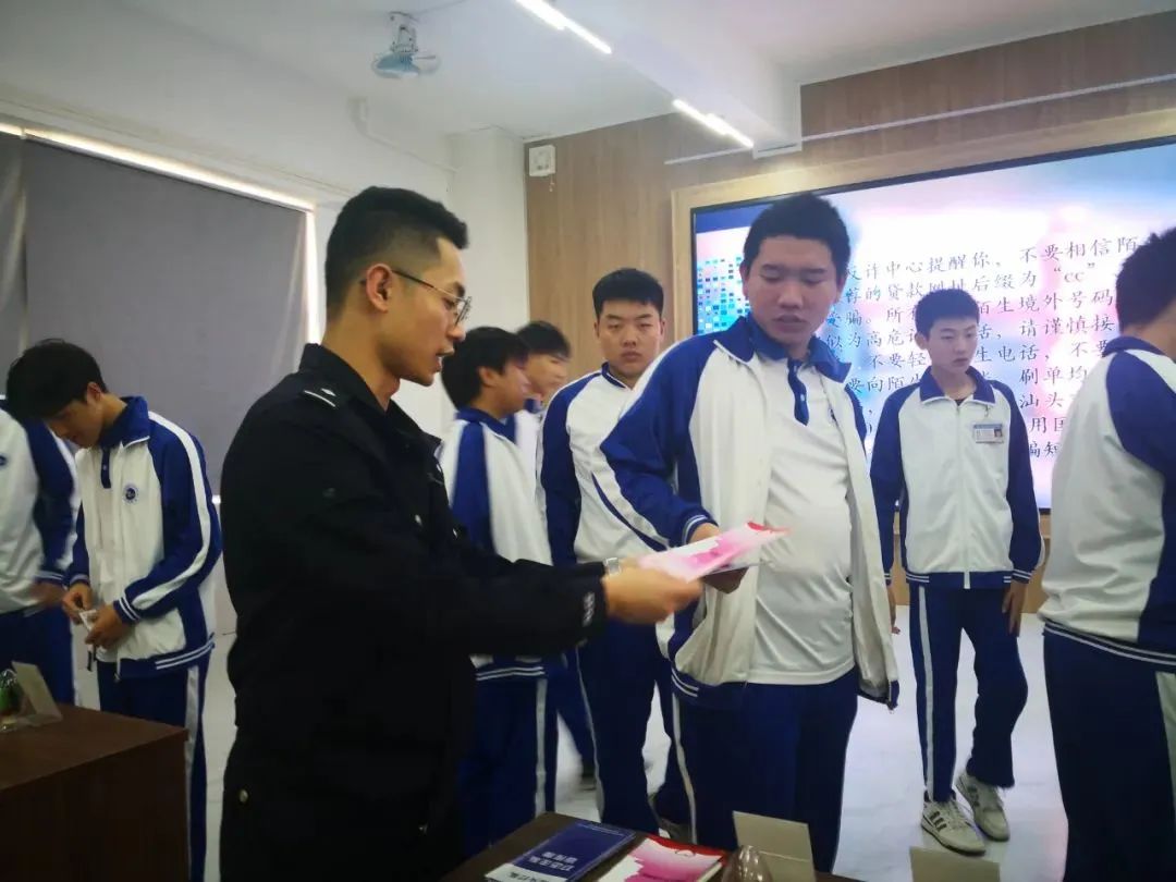 2023.04.07普法宣传｜汕头公安：普法宣传进校园 护航青春助成长6.jpg