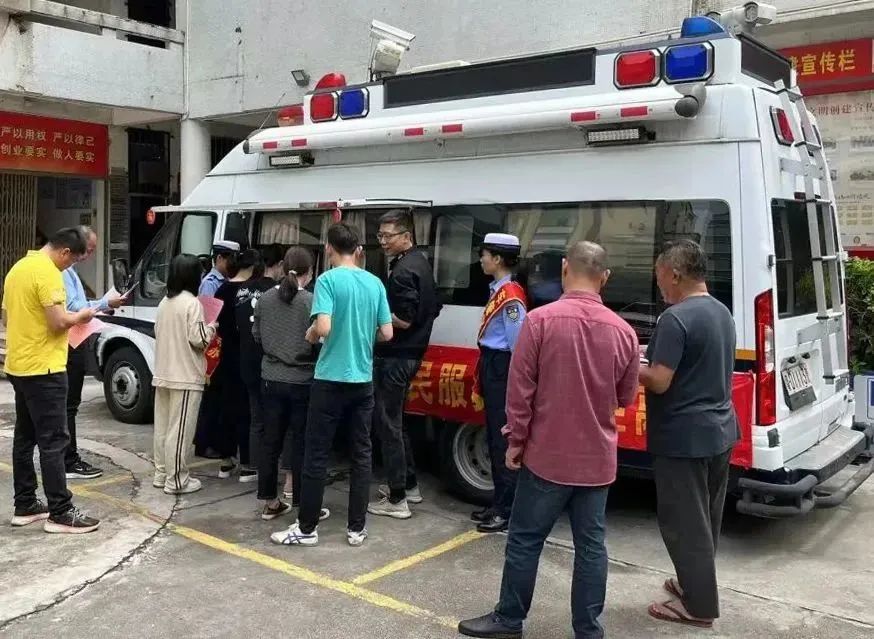 2023.05.10提升交通环境｜汕头交警：便民服务零距离 安全宣讲入人心2.jpg