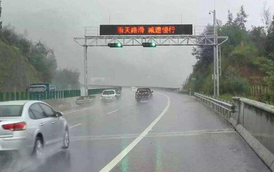 2023.06.16温馨提醒｜“龙舟水”持续发力，雨天一定要注意这些点！2.png