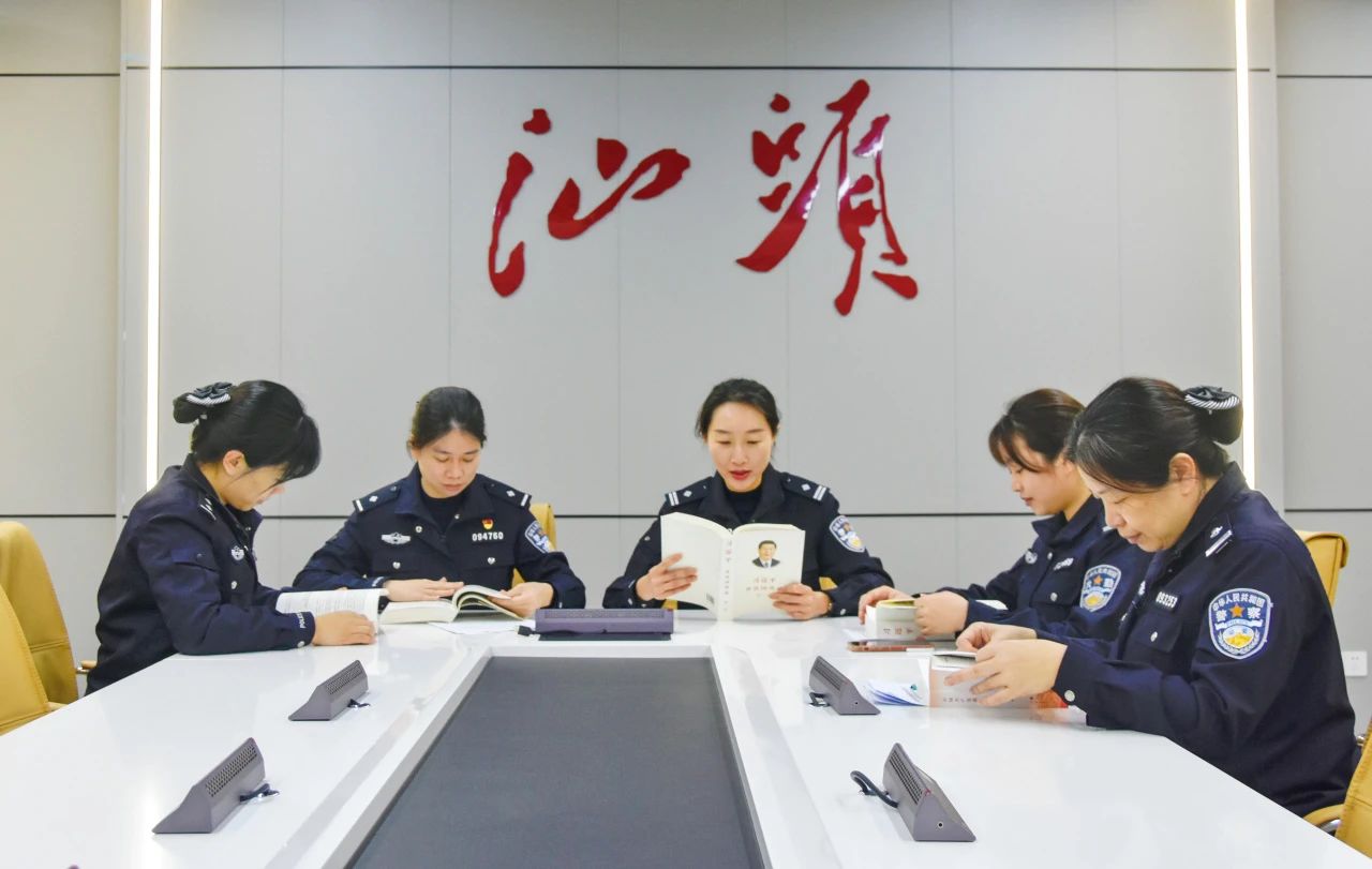 2023.07.04公安榜样｜汕头市公安局出入境管理支队：“三化”打造高质量出入境服务品牌2.jpg