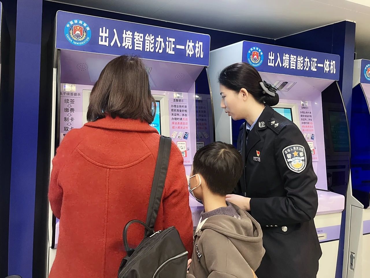 2023.07.04公安榜样｜汕头市公安局出入境管理支队：“三化”打造高质量出入境服务品牌4.jpg