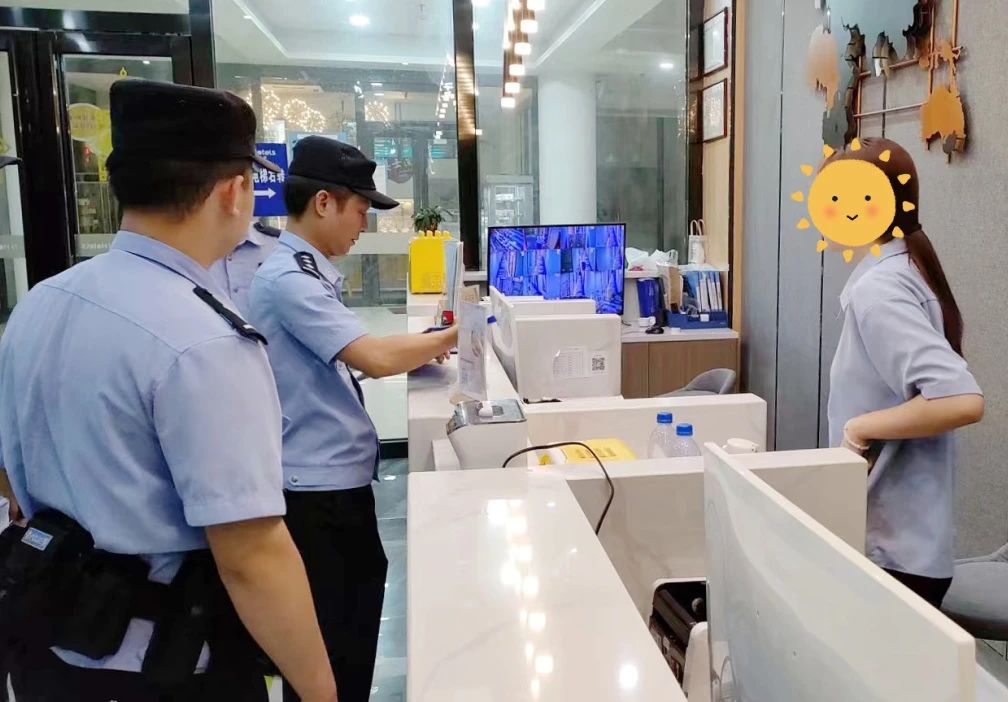 2023.07.30夏季治安打击整治行动｜“警”拧夏夜安全阀！汕头公安持续开展专项夜查统一行动7.jpg