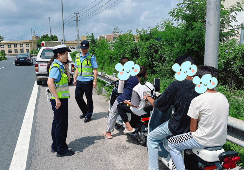 2023.08.05安全提示｜高速公路上“兜风”？警察蜀黍及时制止：少年，不可以！1.png