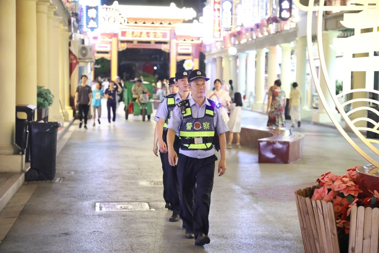 2023.08.26夏季治安打击整治行动|步步推进 时时守护:汕头公安开展夏夜治安巡查宣防第四次集中统一行动4.jpg