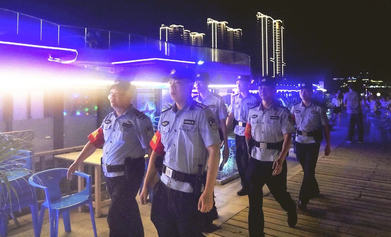 2023.08.26夏季治安打击整治行动|步步推进 时时守护:汕头公安开展夏夜治安巡查宣防第四次集中统一行动5.jpg