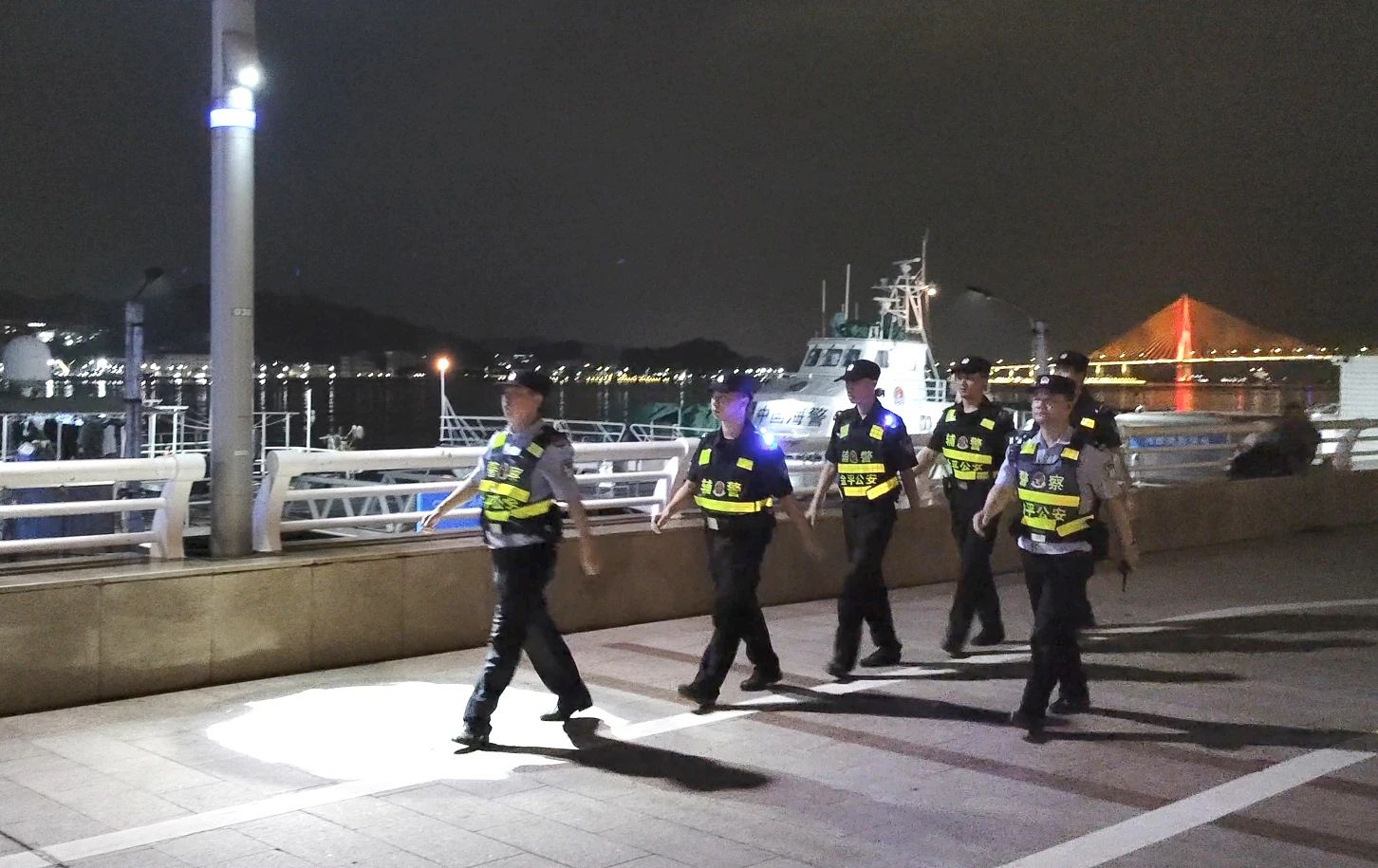 2023.08.26夏季治安打击整治行动|步步推进 时时守护:汕头公安开展夏夜治安巡查宣防第四次集中统一行动6.jpg