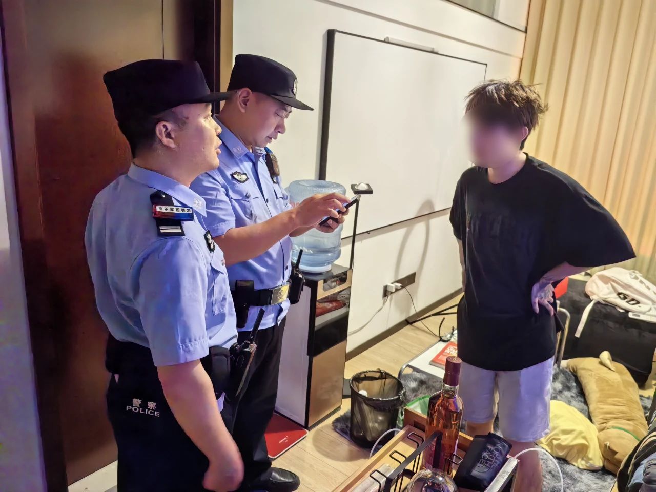 2023.08.26夏季治安打击整治行动|步步推进 时时守护:汕头公安开展夏夜治安巡查宣防第四次集中统一行动15.jpg