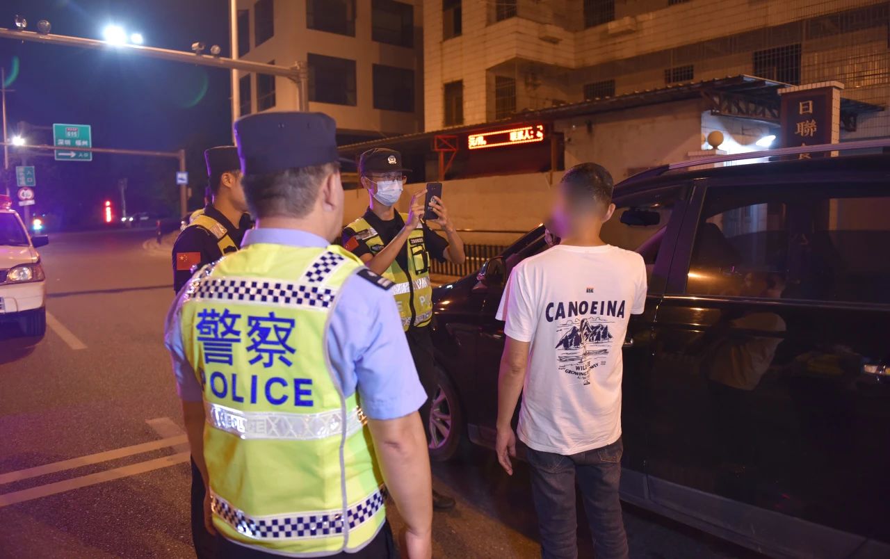 2023.08.26夏季治安打击整治行动|步步推进 时时守护:汕头公安开展夏夜治安巡查宣防第四次集中统一行动20.jpg