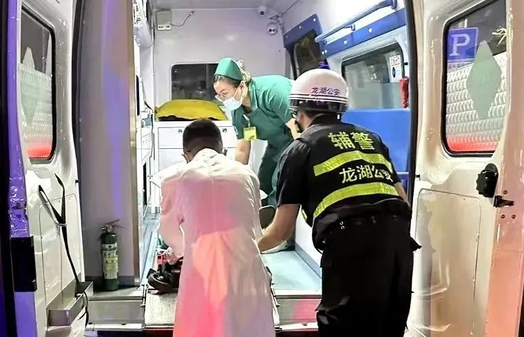 2023.11.12暖心警事｜温情守护平安路，“警”急救助暖人心3.jpg