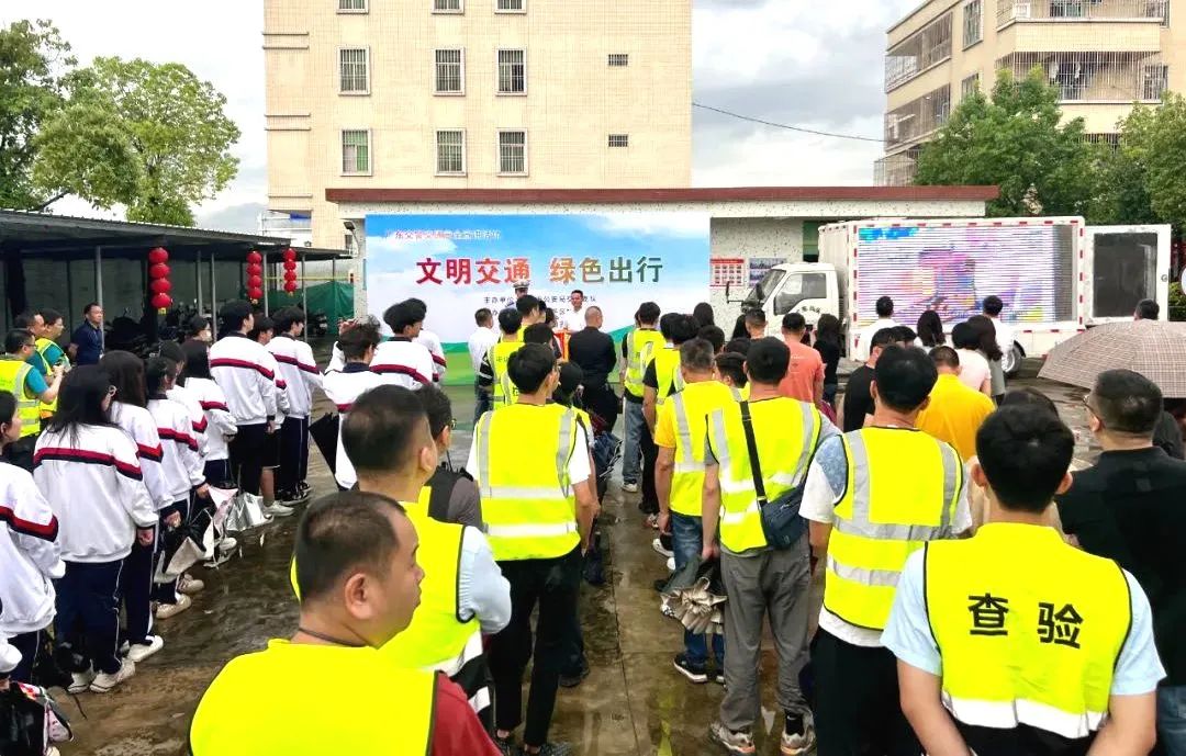 2024.04.29护航“百千万工程”｜宣讲+服务齐上阵，传播法治理念助发展1.jpg
