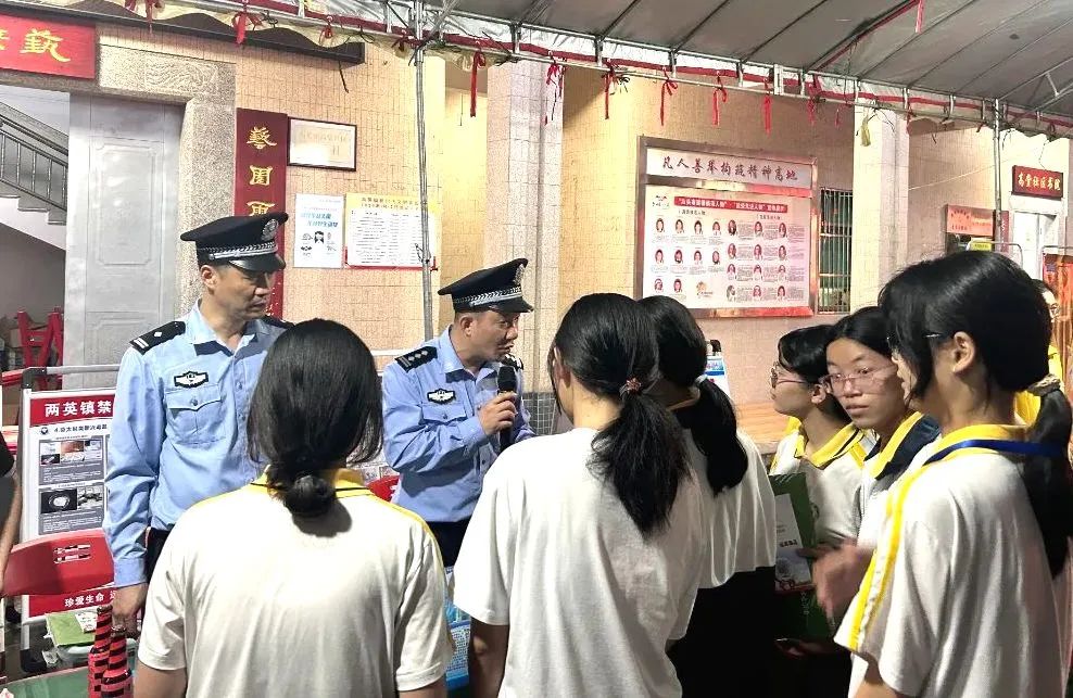 2024.04.29护航“百千万工程”｜宣讲+服务齐上阵，传播法治理念助发展5.jpg