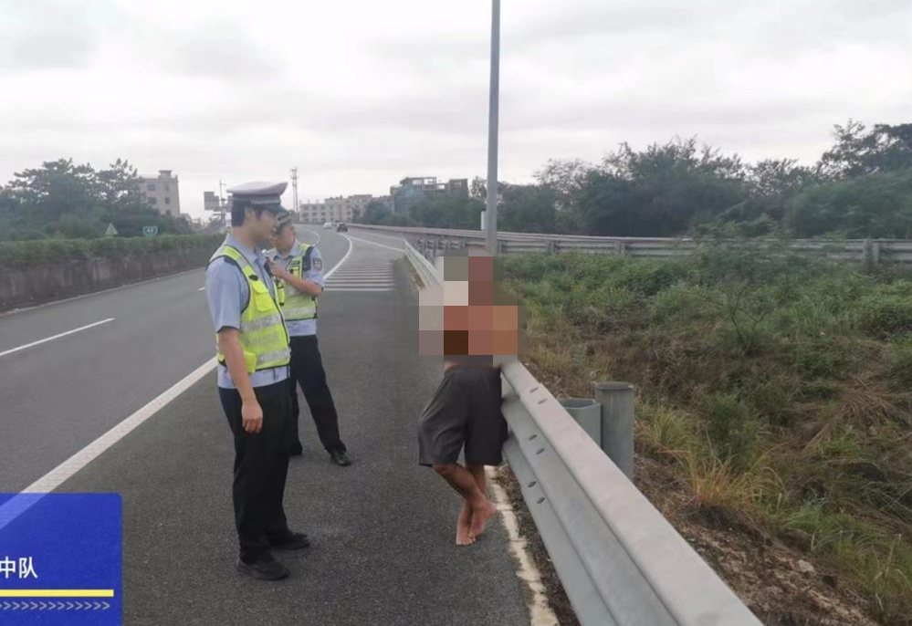 2024.06.02安全提示｜危险行为！男子走上高速公路超车道，幸好被蜀黍及时安全带离1.png