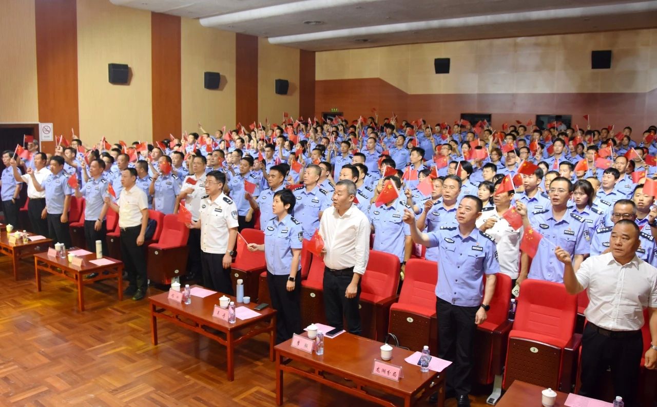 2024.09.29汕头市公安局举办“忠诚的印记”——公安英模事迹宣讲会1.jpg