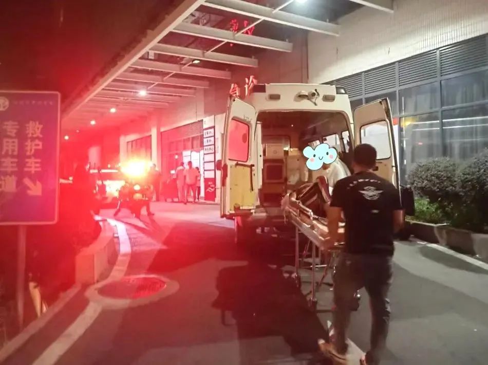 2024.09.30暖心警事｜“警”护平安！纵身入河急救援，疾驰护送就医3.jpg
