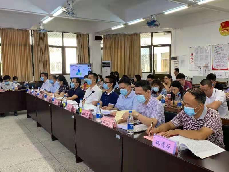 广东汕头华侨中学举行国家级课题结题汇报会