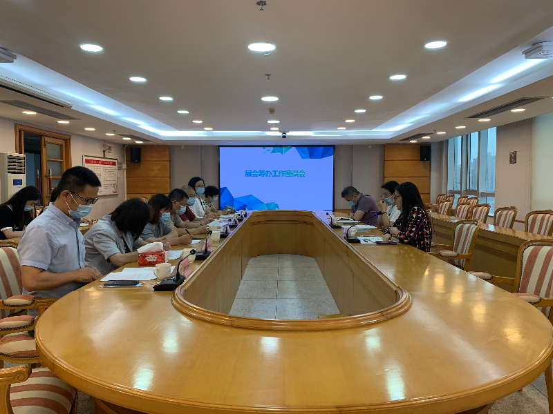 座谈会.jpg