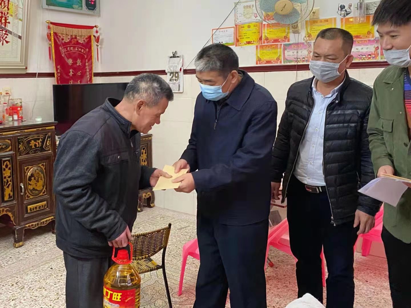 汕头市文化广电旅游体育局到海门镇坑尾村组织开展2021年春节走访慰问
