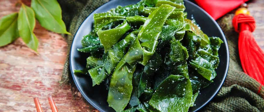 海带是一种碘元素含量非常丰富的蔬菜。同时也富含褐藻胶、纤维素和