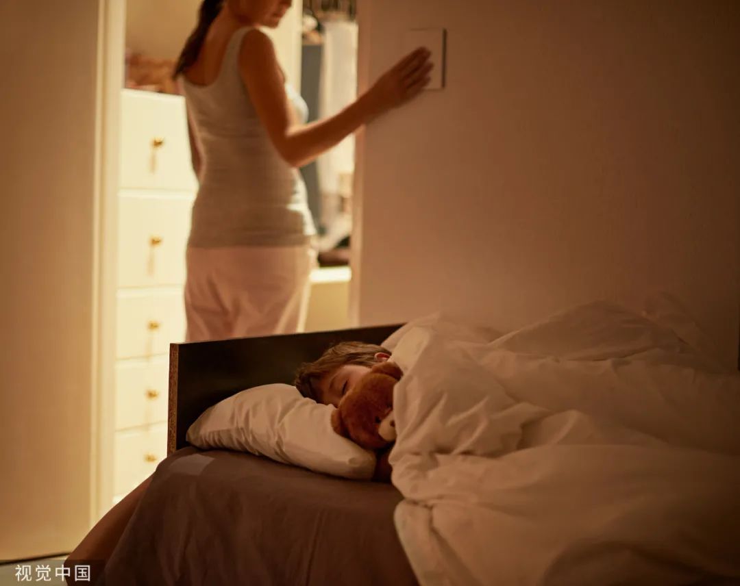 警惕！“睡觉”时有这4种异常，说明脑血管“堵塞”严重